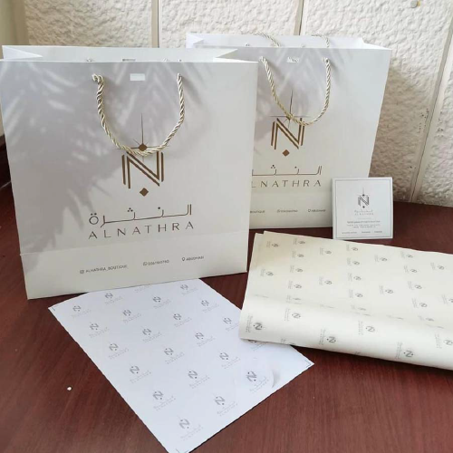 طباعة أكياس ولصاقات مخصصة بجودة عالية في الرياض