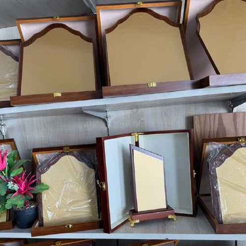 كفرات دروع وهدايا دعائية مخصصة بجودة عالية في الرياض