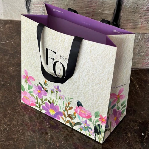 طباعة أكياس وشنتايات مخصصة بجودة عالية في الرياض