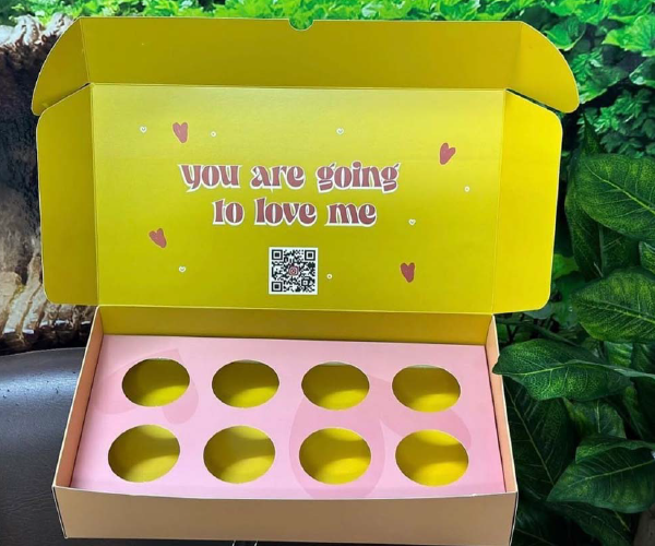 علبة تغليف بفراغات دائرية مخصصة لعرض المنتجات باحترافية في الرياض